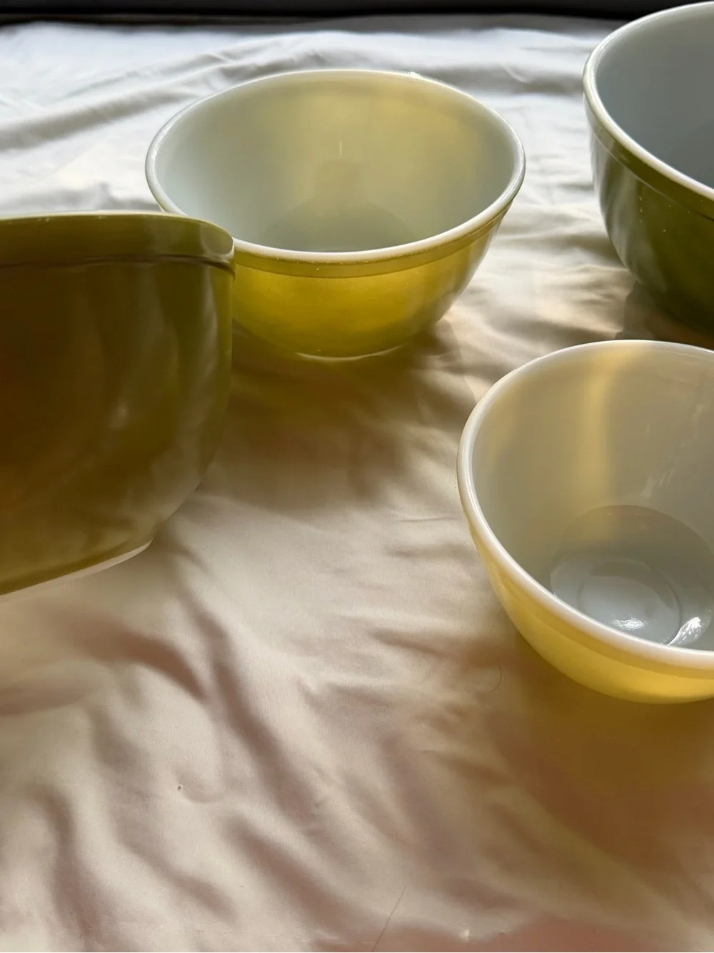 Vintage Pyrex 401–404 Nesting Mixing Bowl Set Green Yellow MCM